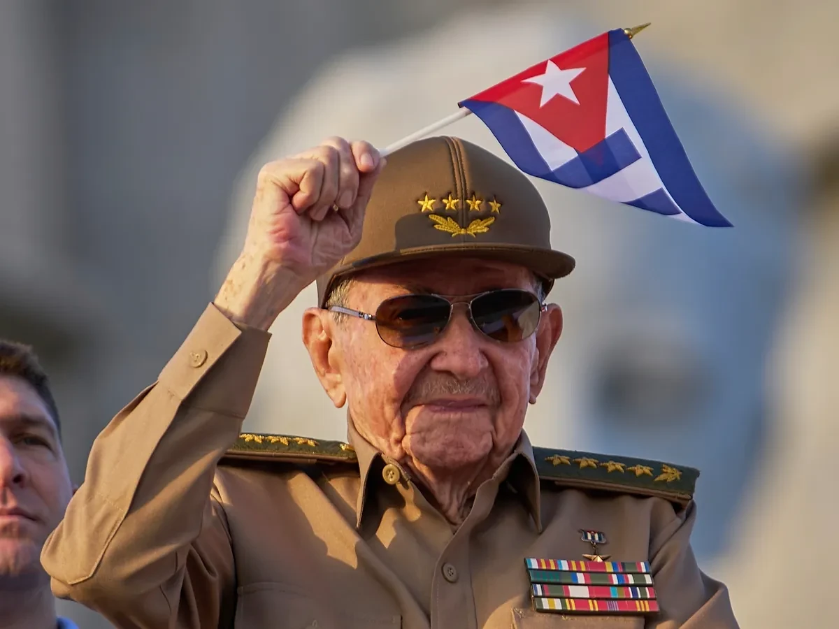 Raúl Castro celebra sus 95 años con la detención de un popular humorista: 