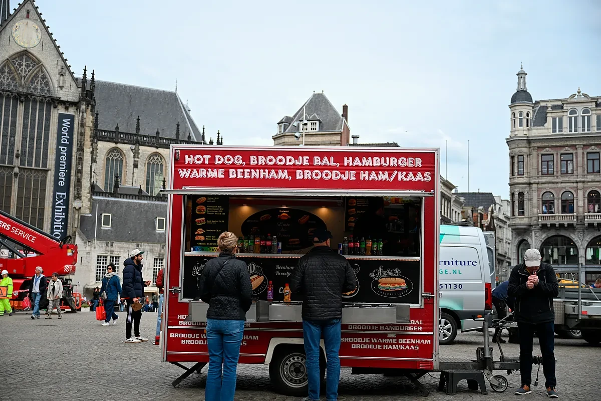 Ámsterdam se convierte en la primera capital europea que prohíbe la publicidad vinculada a los combustibles fósiles en sus calles