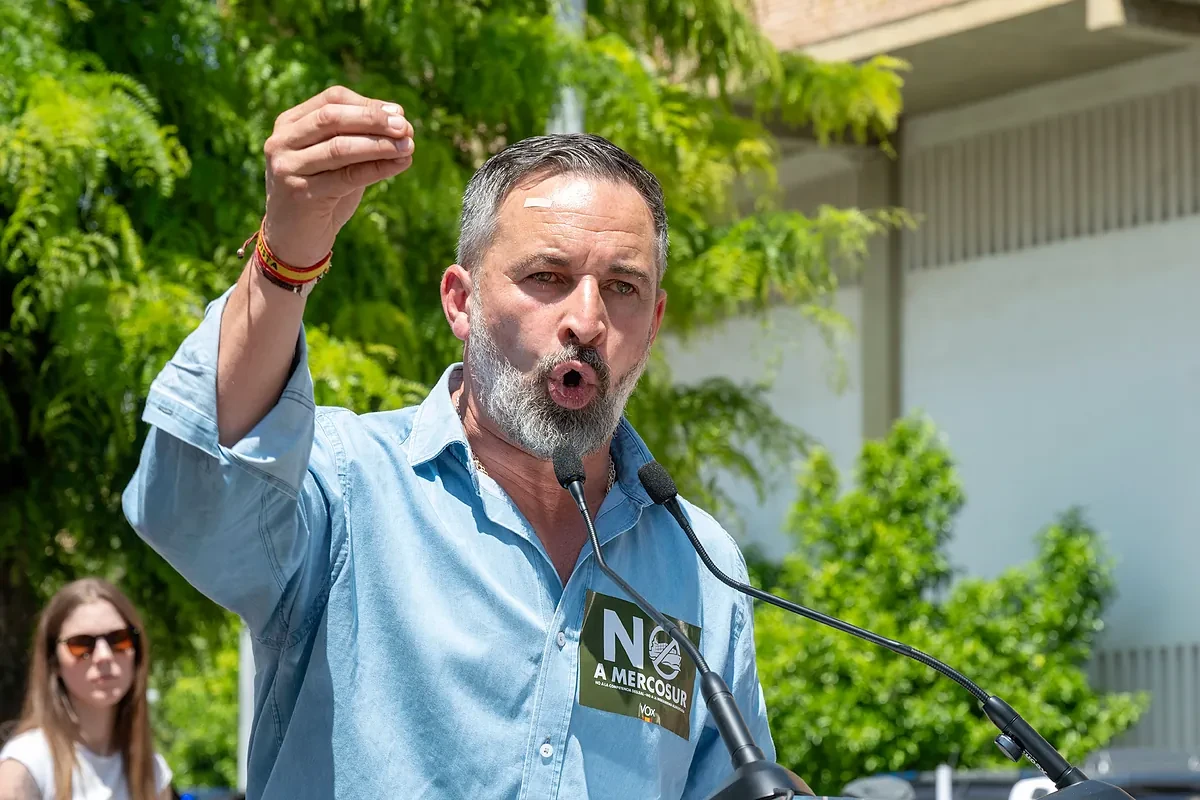 Bildu y Vox se parecen, y mucho