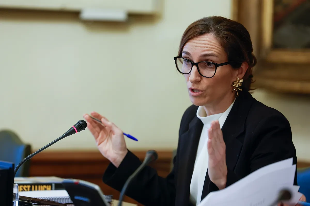 Mónica García acusa al Comité de Huelga de deslealtad y los sindicatos médicos exigen ya su cabeza: 