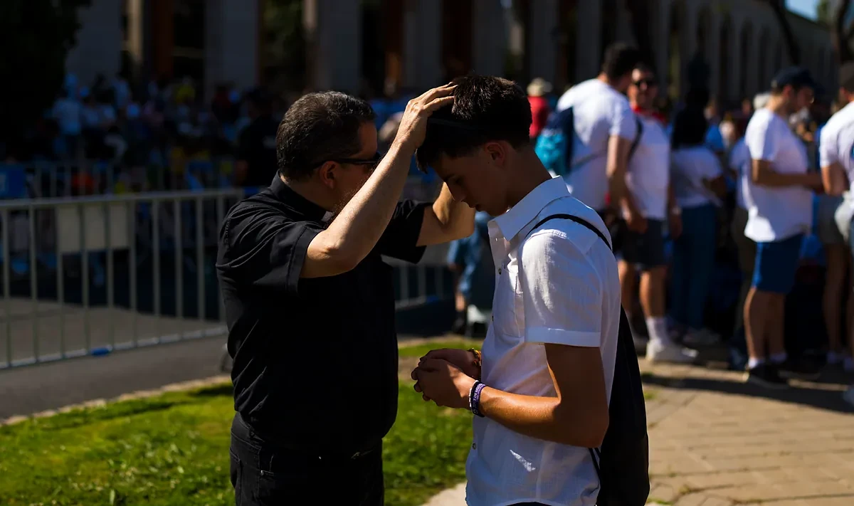 Confesión urgente en un mundo que 