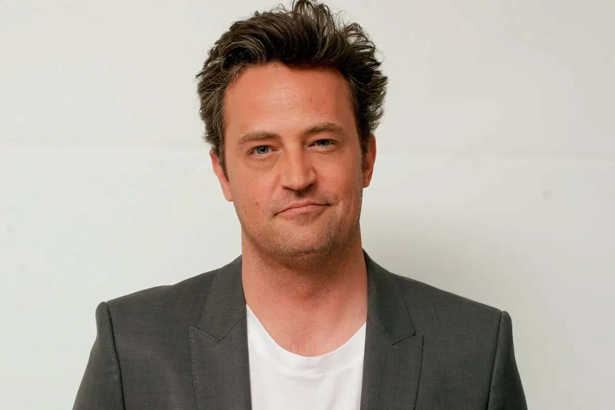 El asistente de Matthew Perry es condenado a 3 años y 5 meses de prisión por su papel central en la muerte del actor