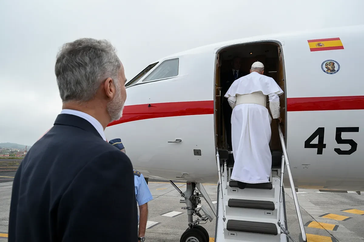 El Papa que voló solo a Roma