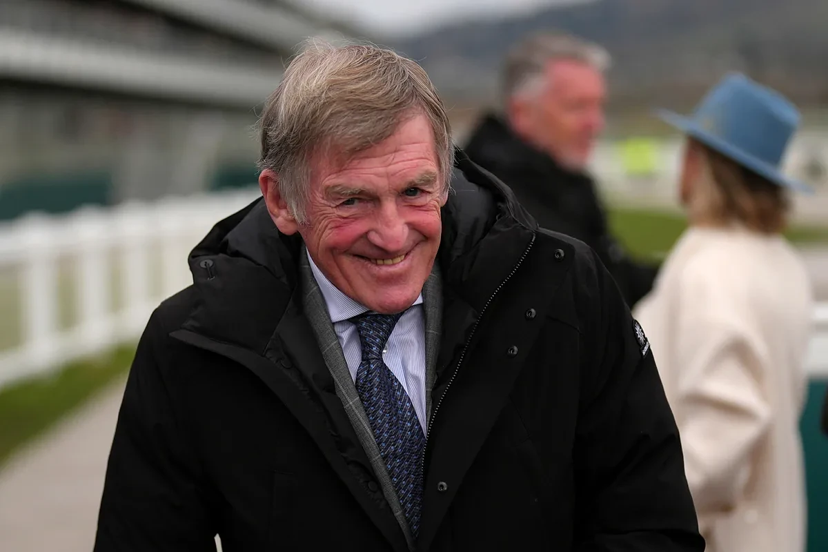 Kenny Dalglish, leyenda del Liverpool, anuncia que sufre cáncer