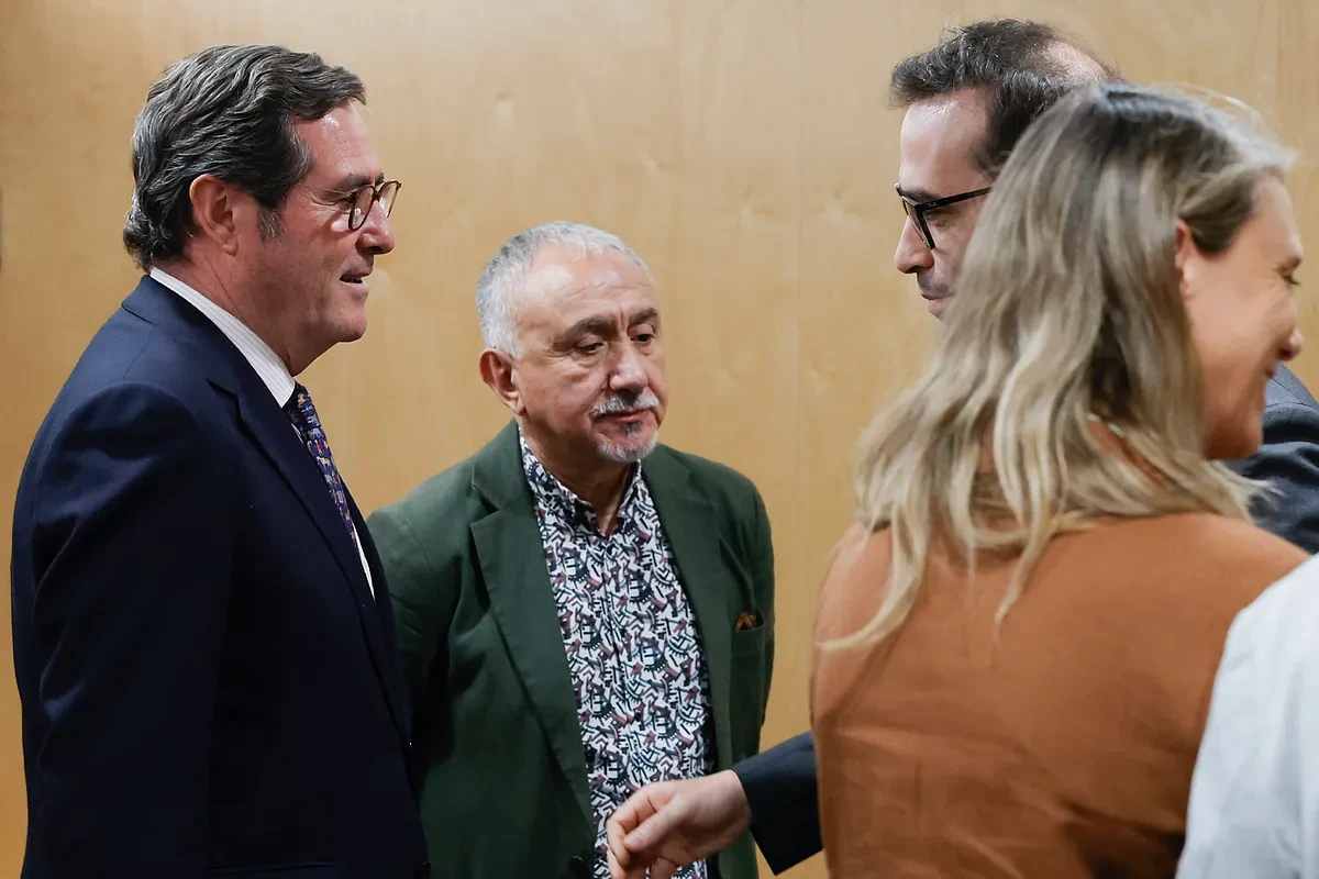 Patronal y sindicatos se unen en el CES para pedir una 