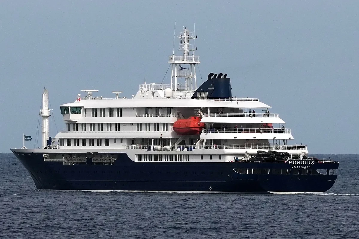 Más allá de si es obligatoria o voluntaria, el barco no sirve para hacer una cuarentena: 