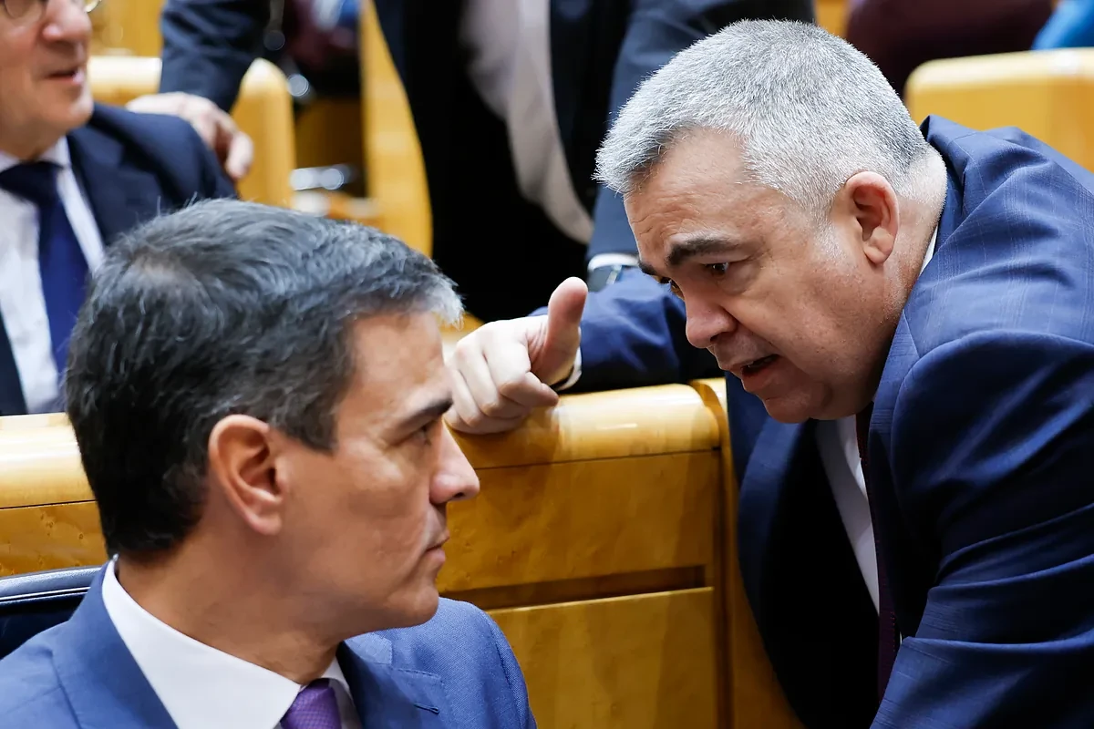 Sánchez come en silencio un melón