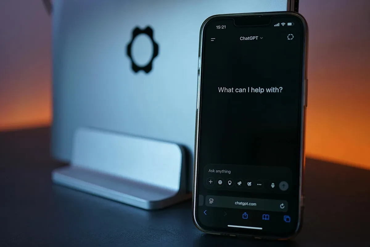OpenAI prepara un móvil propio para competir con el iPhone