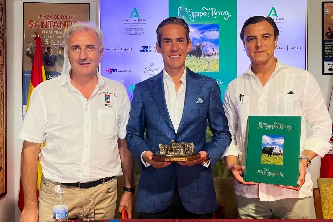Arjona presenta en Santander su último libro: 'El campo bravo en Andalucía'