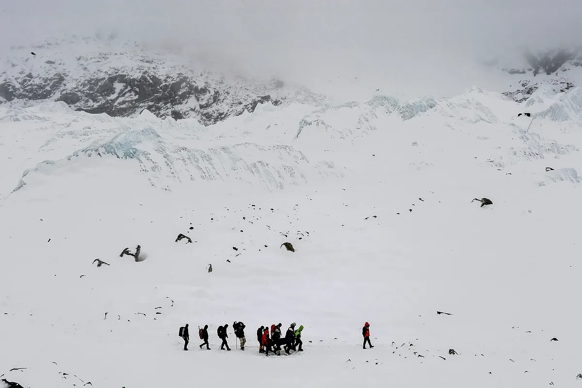 Milagro en el Everest: encuentran con vida a un sherpa seis días después de desaparecer y haber sido dado por muerto