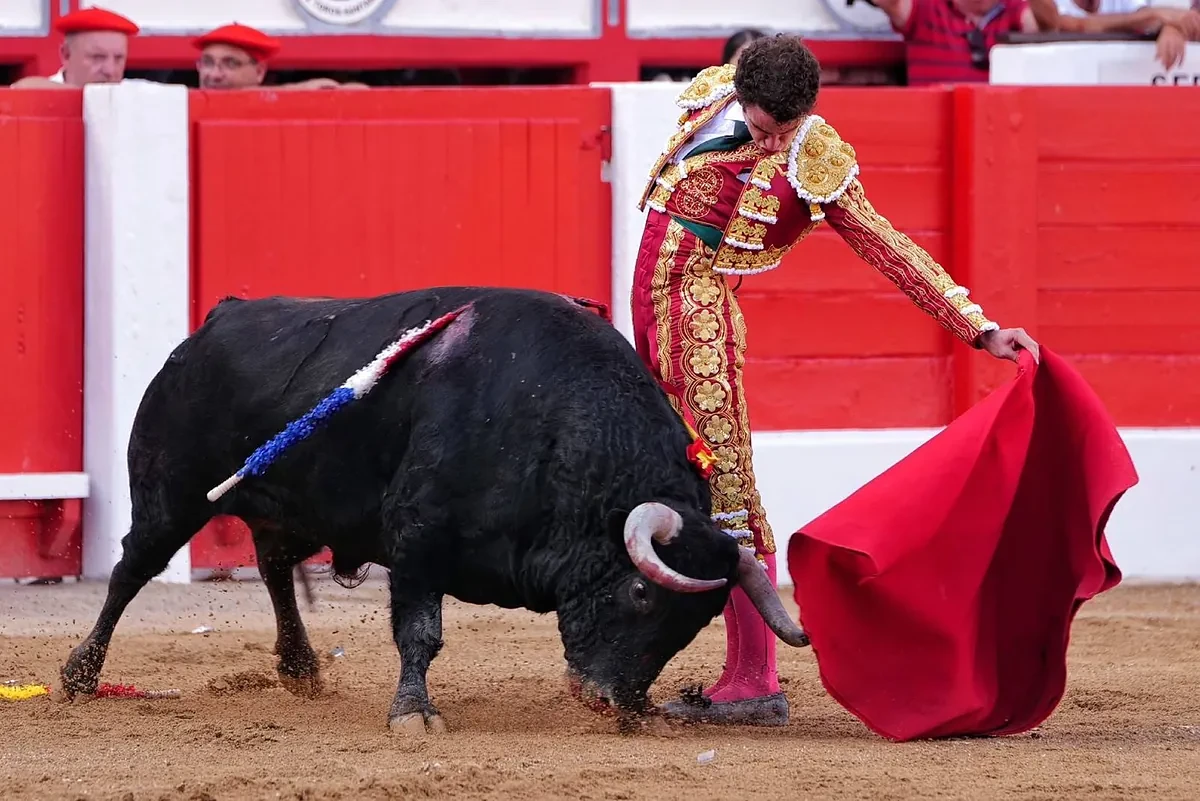 Un toro de categoría para un buen Víctor Hernández en Santander