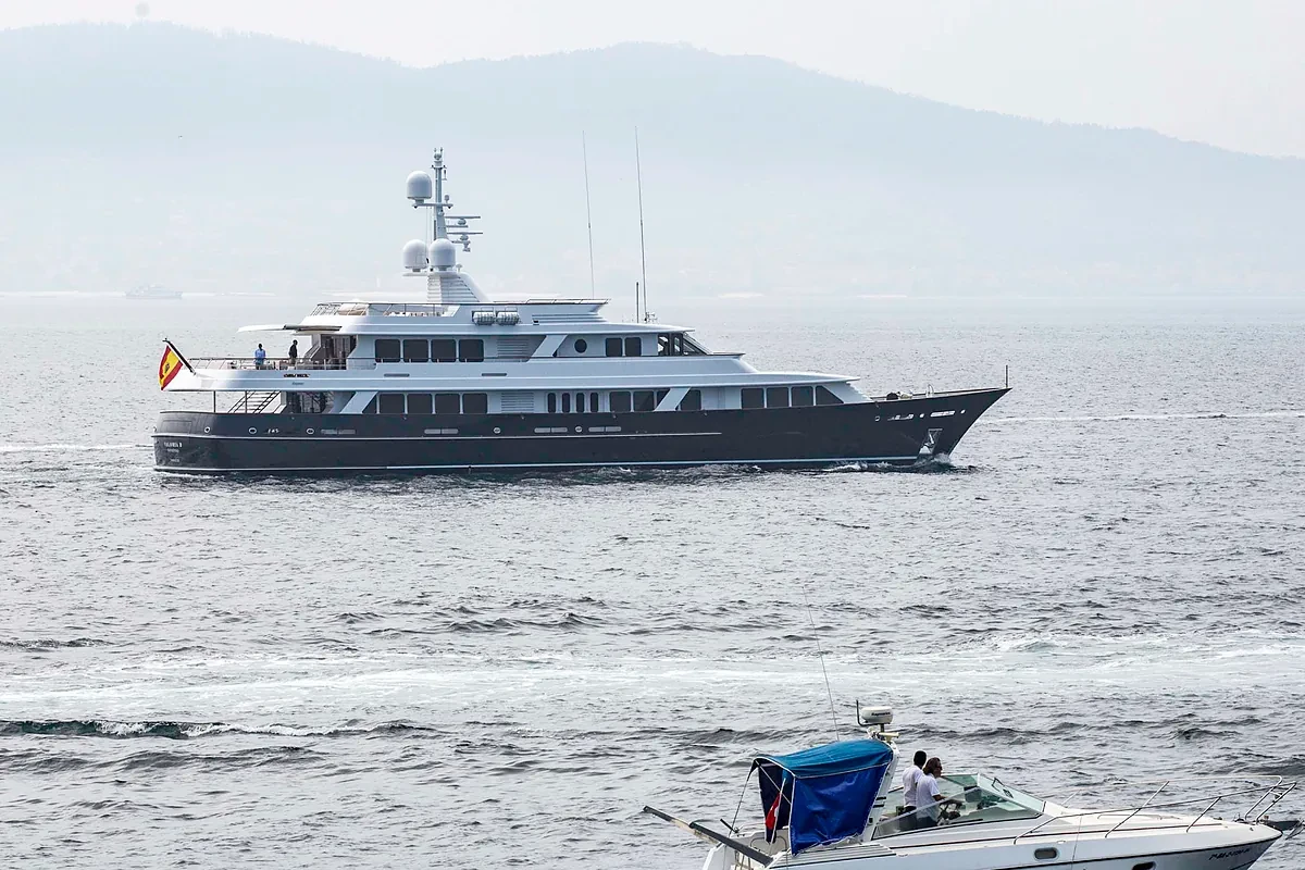 Así es el Valoria B, el yate de 30 millones de Amancio Ortega para surcar aguas gallegas con el que ya ha empezado a navegar este verano