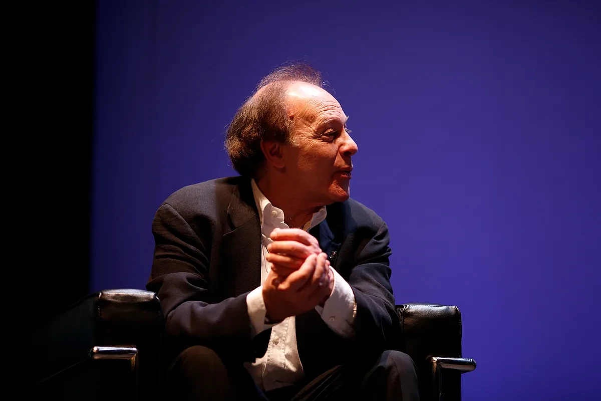 Javier Marías frente a las huestes del Papa, Bud Bunny y Florentino