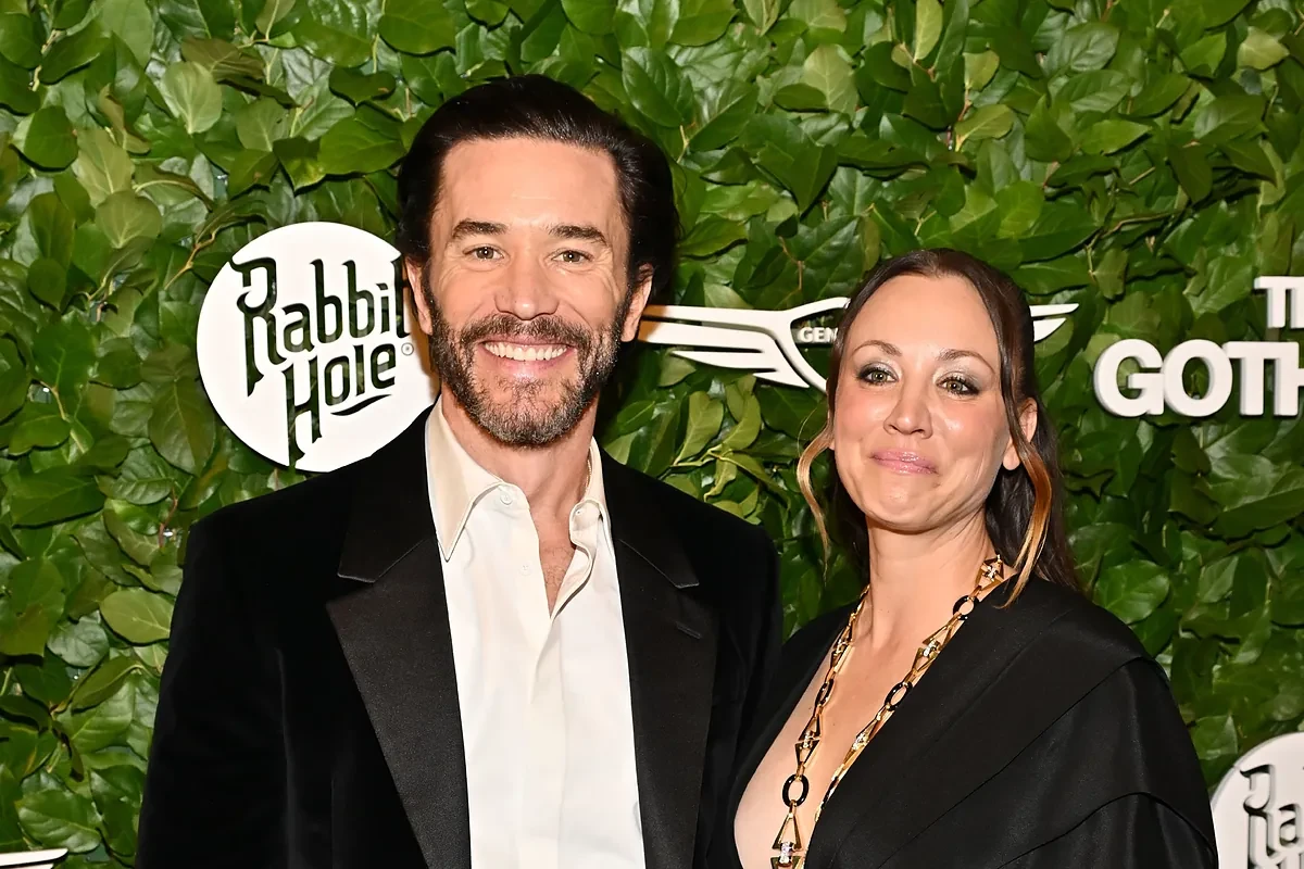 Kaley Cuoco anuncia que espera su segundo hijo junto a Tom Pelphrey