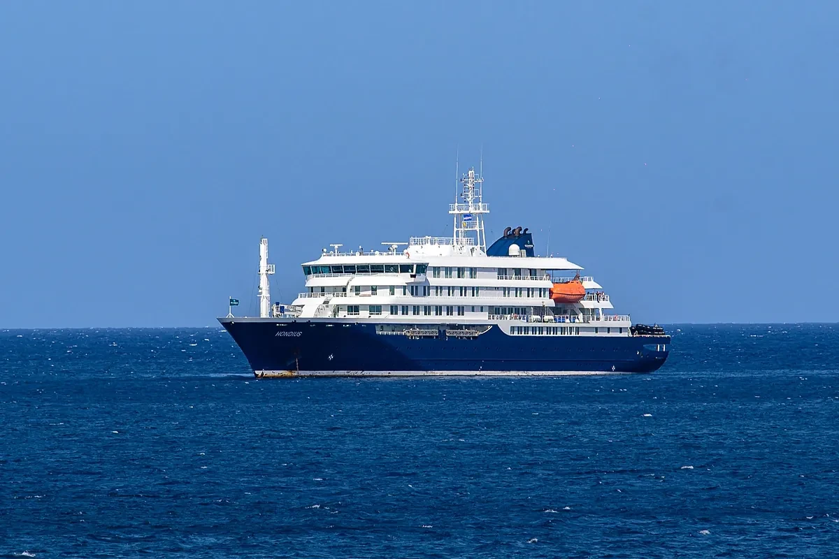 La OMS investiga el posible brote de hantavirus que ha matado a tres personas en un crucero que se dirigía a Canarias: Países Bajos intenta repatriar a dos viajeros