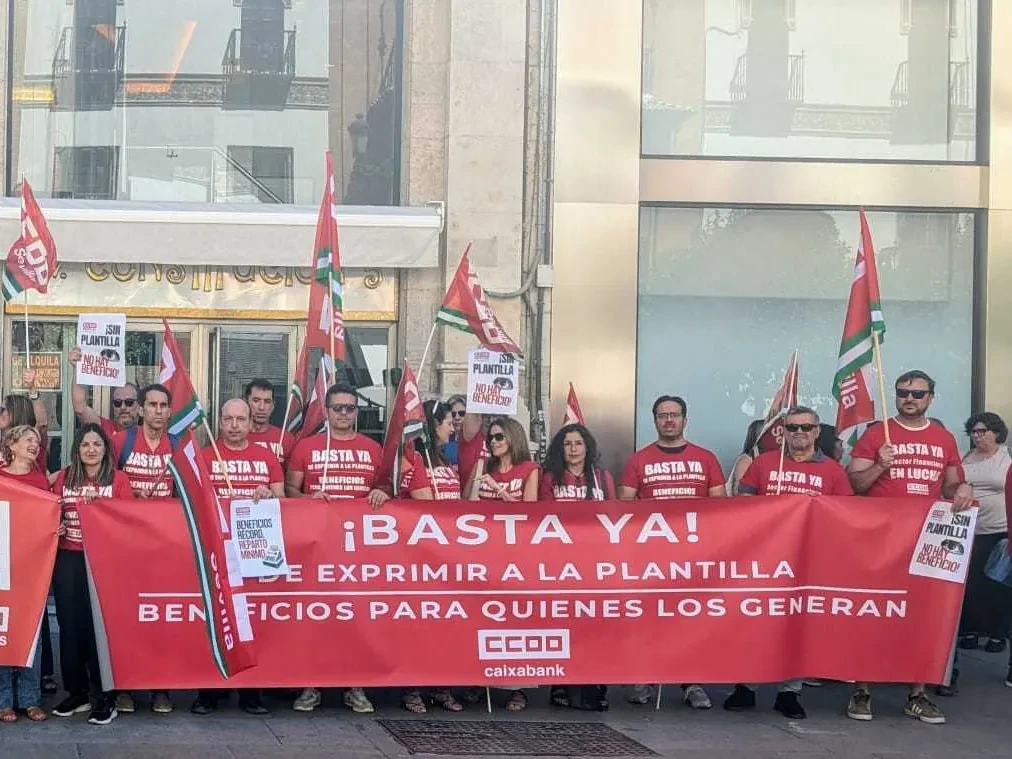 Las plantillas de banca elevan el tono contra la presión comercial y piden participar en el reparto de los beneficios récord de las entidades