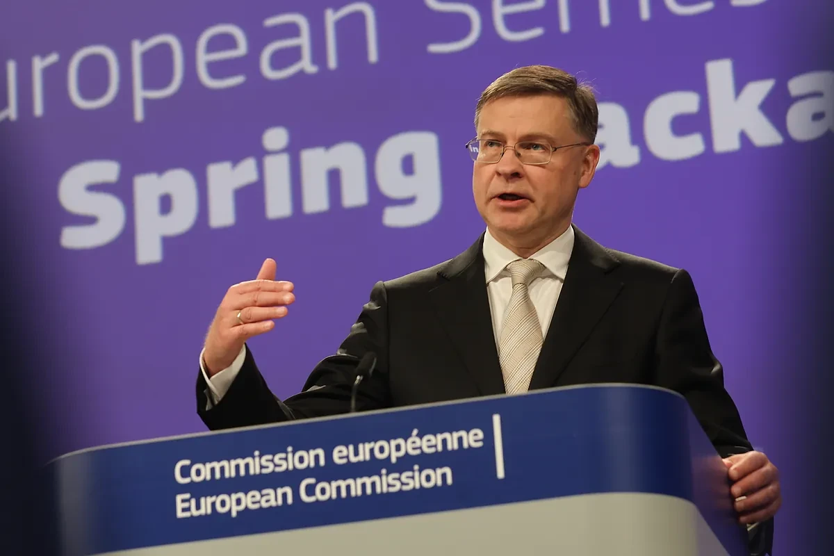 La UE pide al Gobierno que no sólo dé privilegios a los jubilados y atienda las necesidades de niños y jóvenes en 