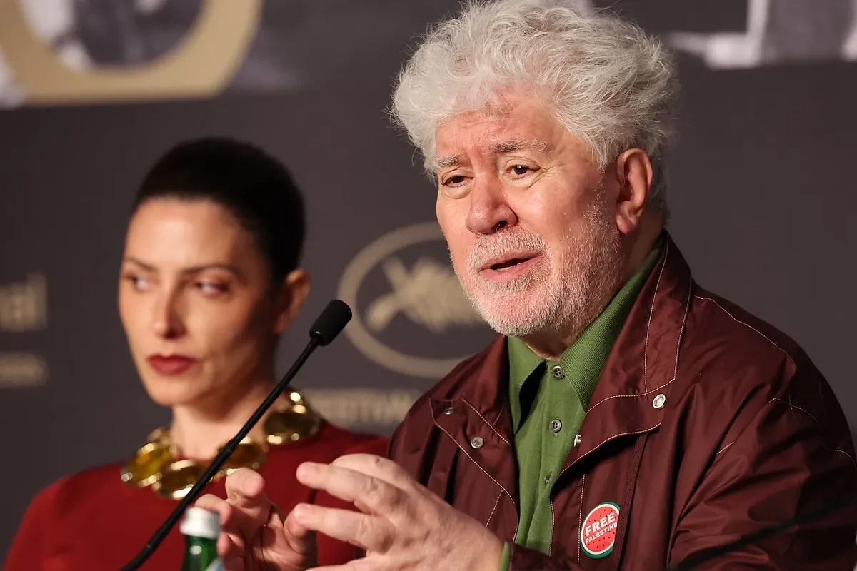 Almodóvar llama a Trump 