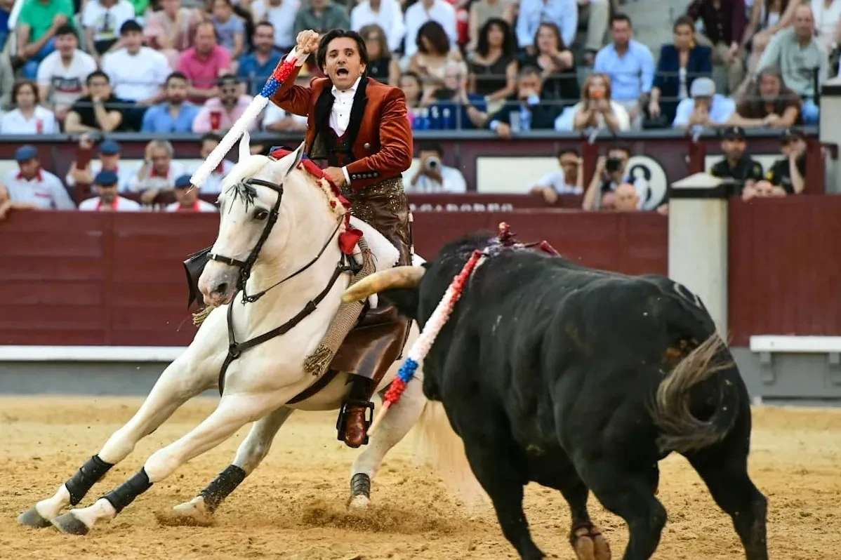 Oreja para la capacidad de Diego Ventura y otra para la pirotecnia de Cartagena en Las Ventas