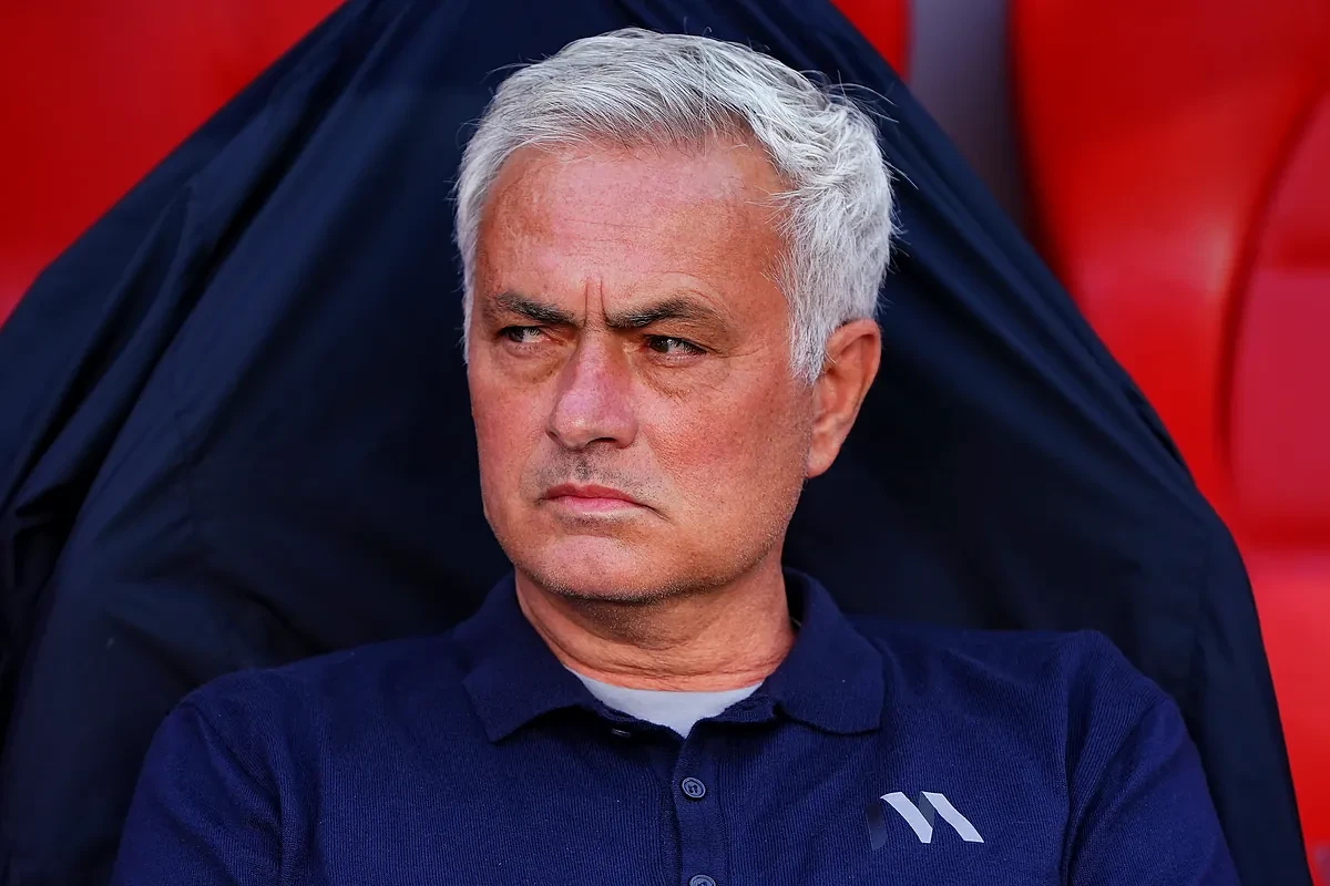 Mourinho: 'The Special One' vuelve convertido en un zorro plateado