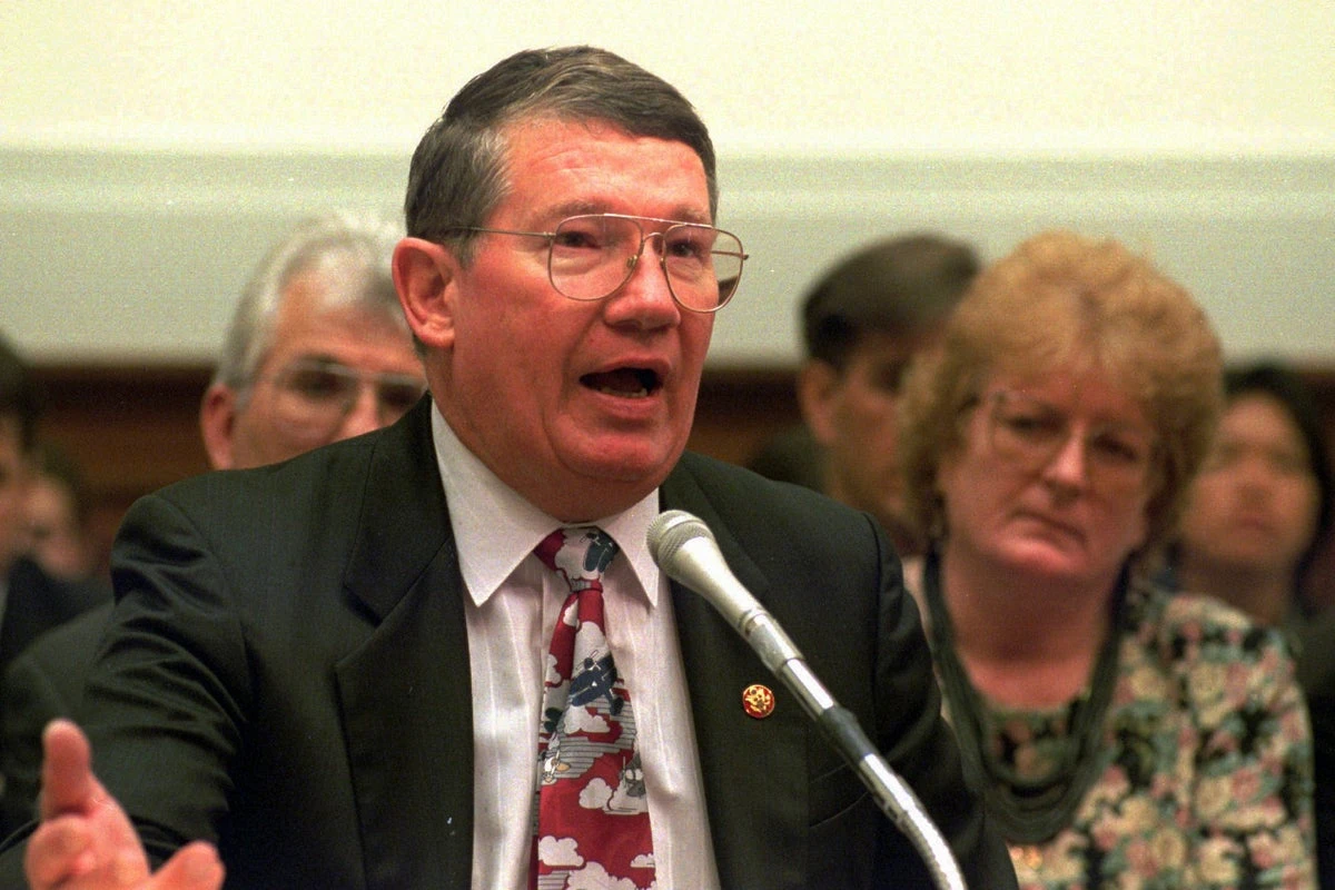 Randy 'Duke' Cunningham, Vietnam War hero convicted of accepting bribes as a congressman, dies at 83
