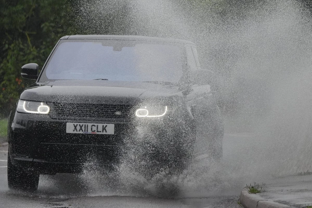 Heatwave begins to lift across UK while thunderstorms and rain move in