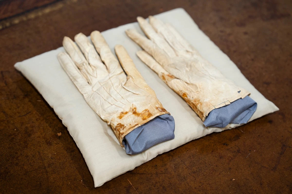 Chicago auction house sold items on Lincoln’s body night he was killed