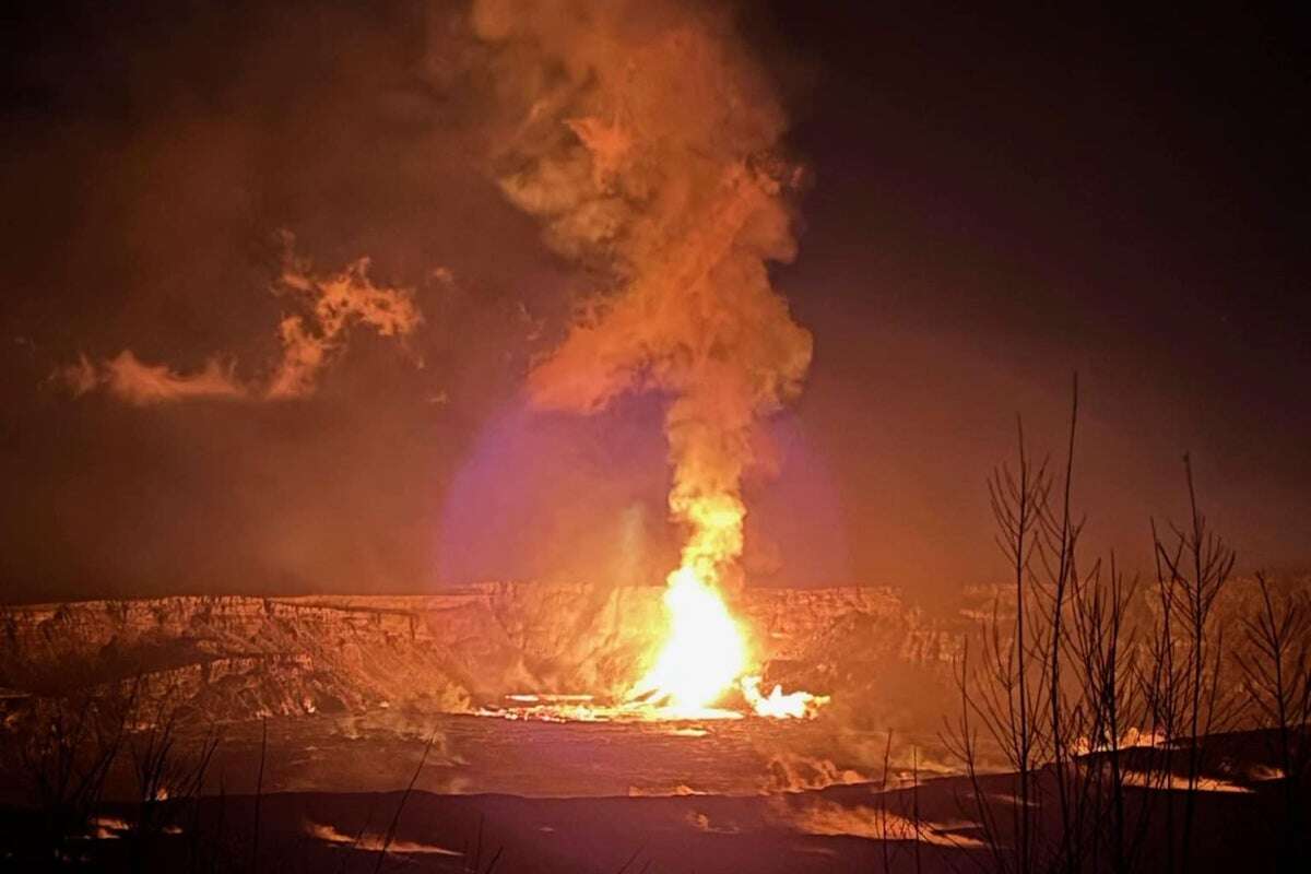 Gigantic lava fountains over 250 feet high return to Hawaii volcano