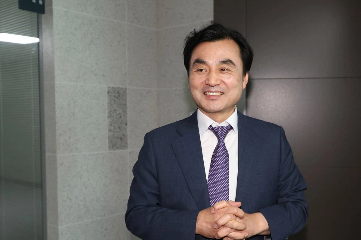 South Korea gets first civilian defence minister in over 60 years
