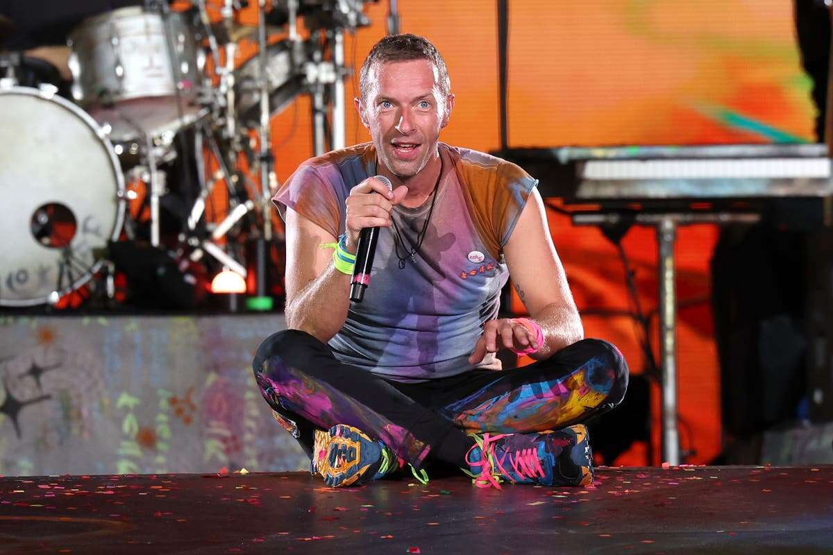 Coldplay guest booed for performing manele music at Romania concert