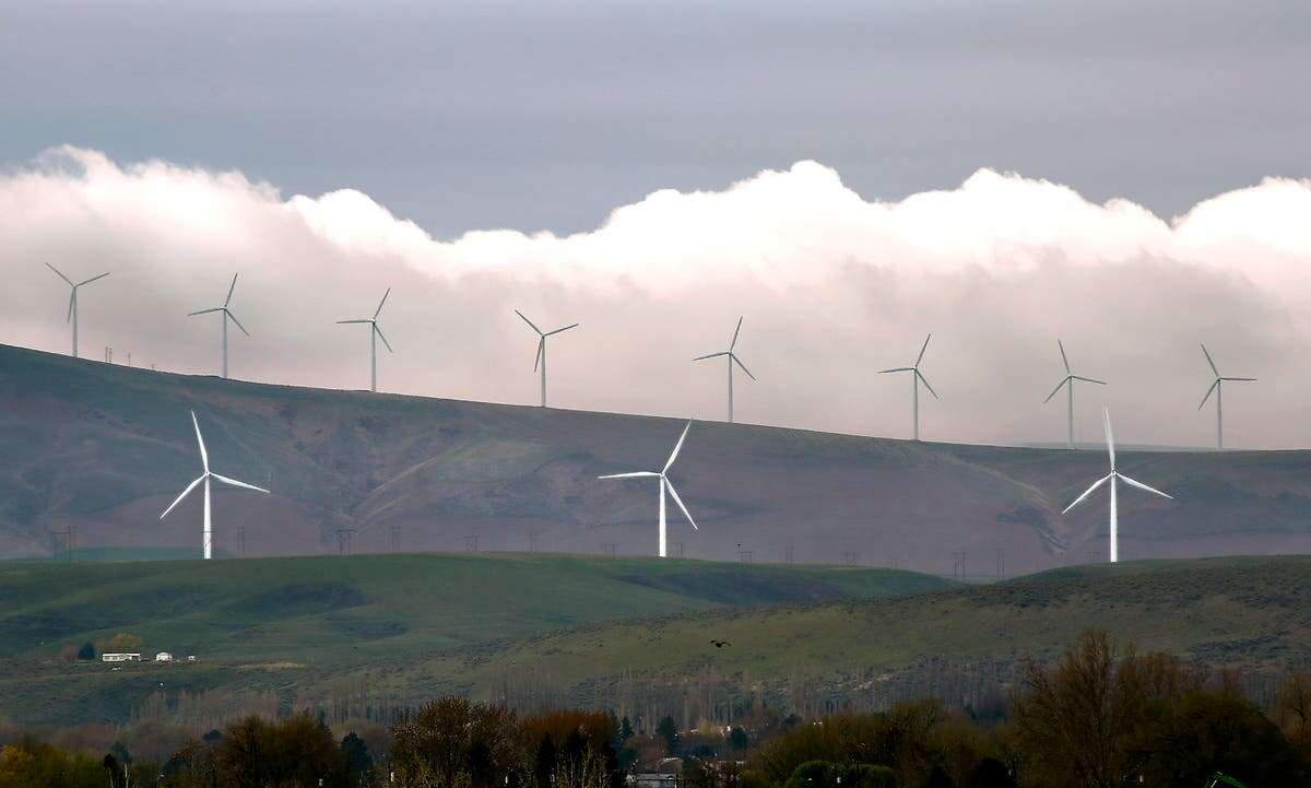 Washington governor OKs massive new wind farm and urges swift turbine approvals