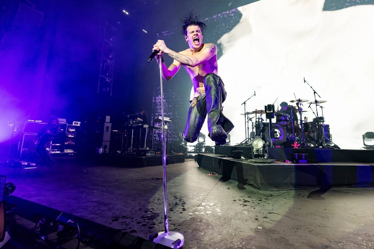 Cops searching for alleged Yungblud stalker after she skips court