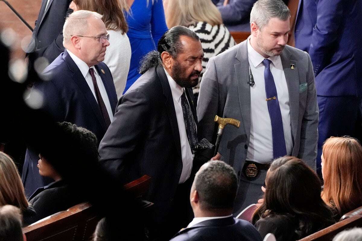 Democrat forced from chamber after protesting Trump speech to Congress