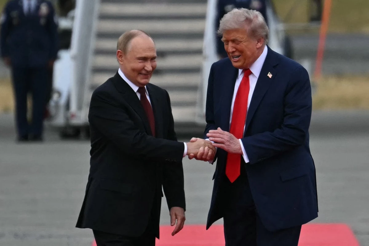Putin gives three-word response to reporters at Alaska summit