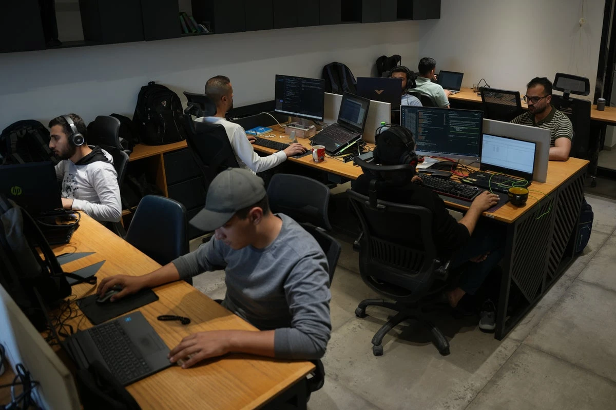 The Gaza digital workers freelancing through blackouts