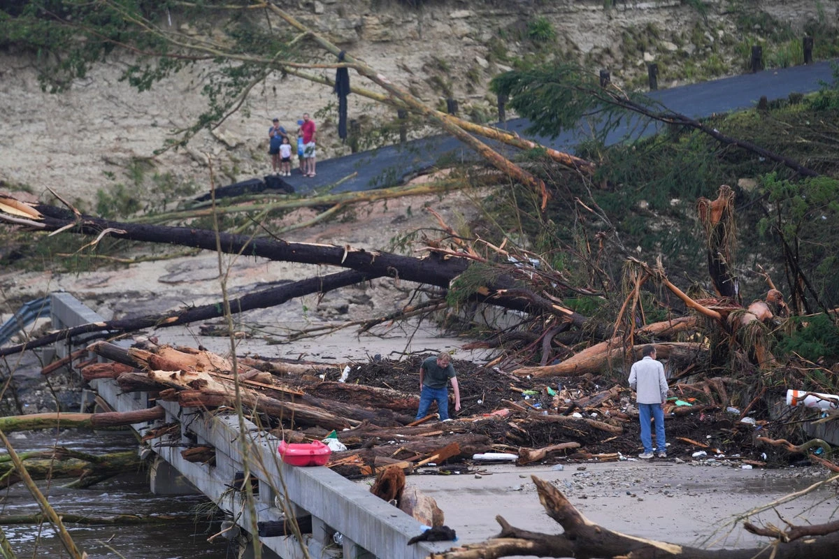 Ex-forecasters say Texas alerts were as timely as they shouldv’ve been