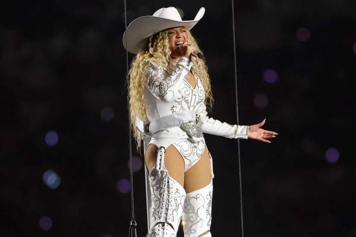 Beyoncé’s flying car prop malfunctions during Cowboy Carter concert