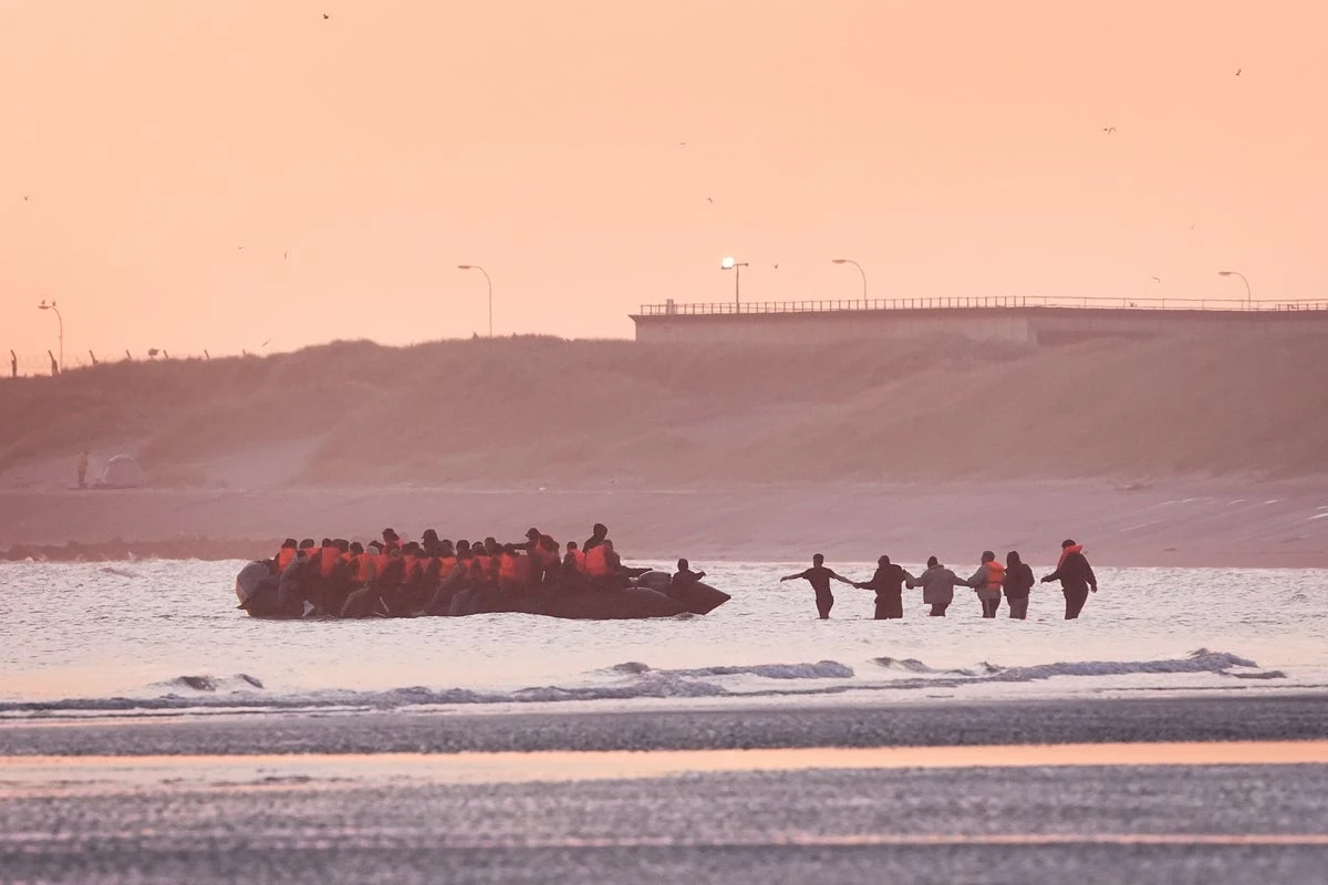 How many migrants cross the Channel – and how many are stopped?