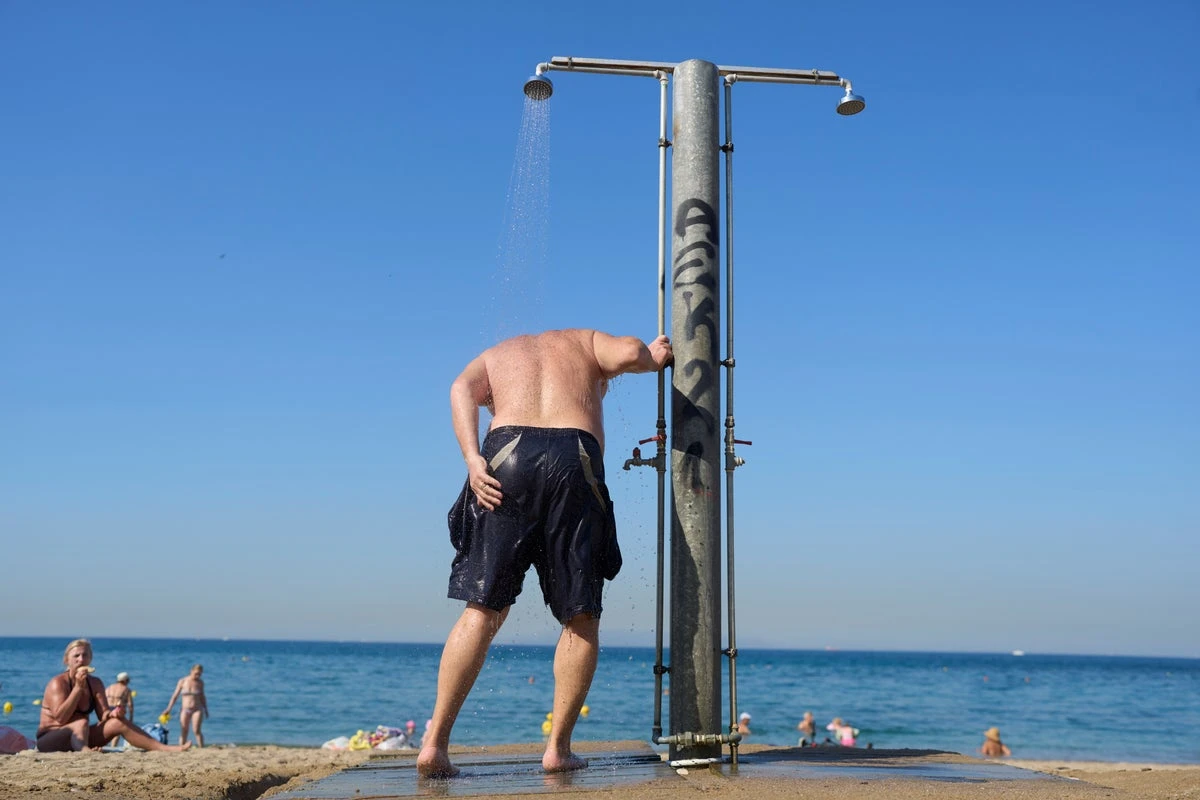 Greece orders workers to down tools as another heatwave takes hold