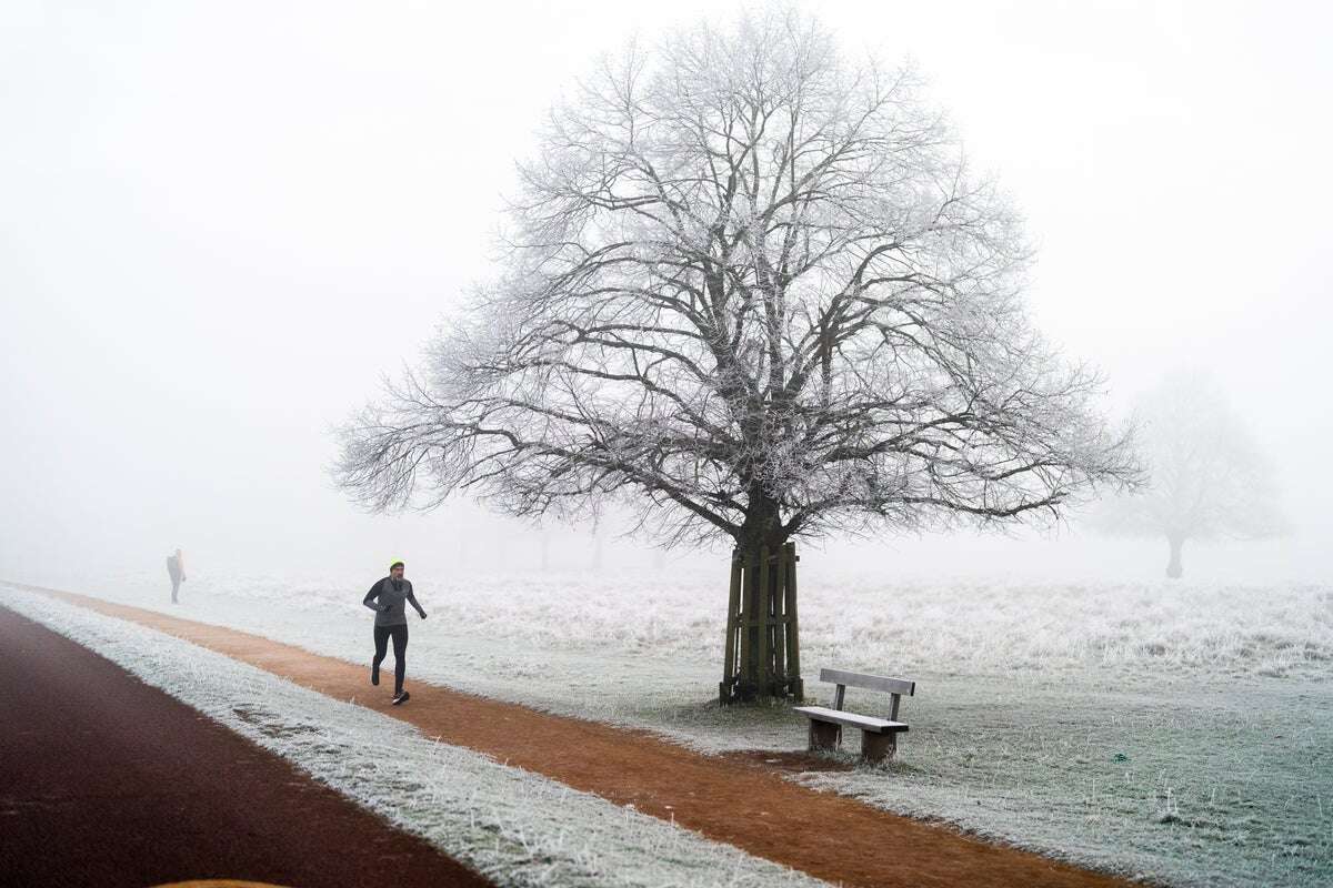 UK faces cold snap as easterly winds threaten ‘wintry hazards’