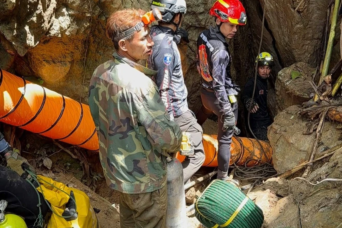 Thai divers from famous 2018 cave rescue join Laos mission