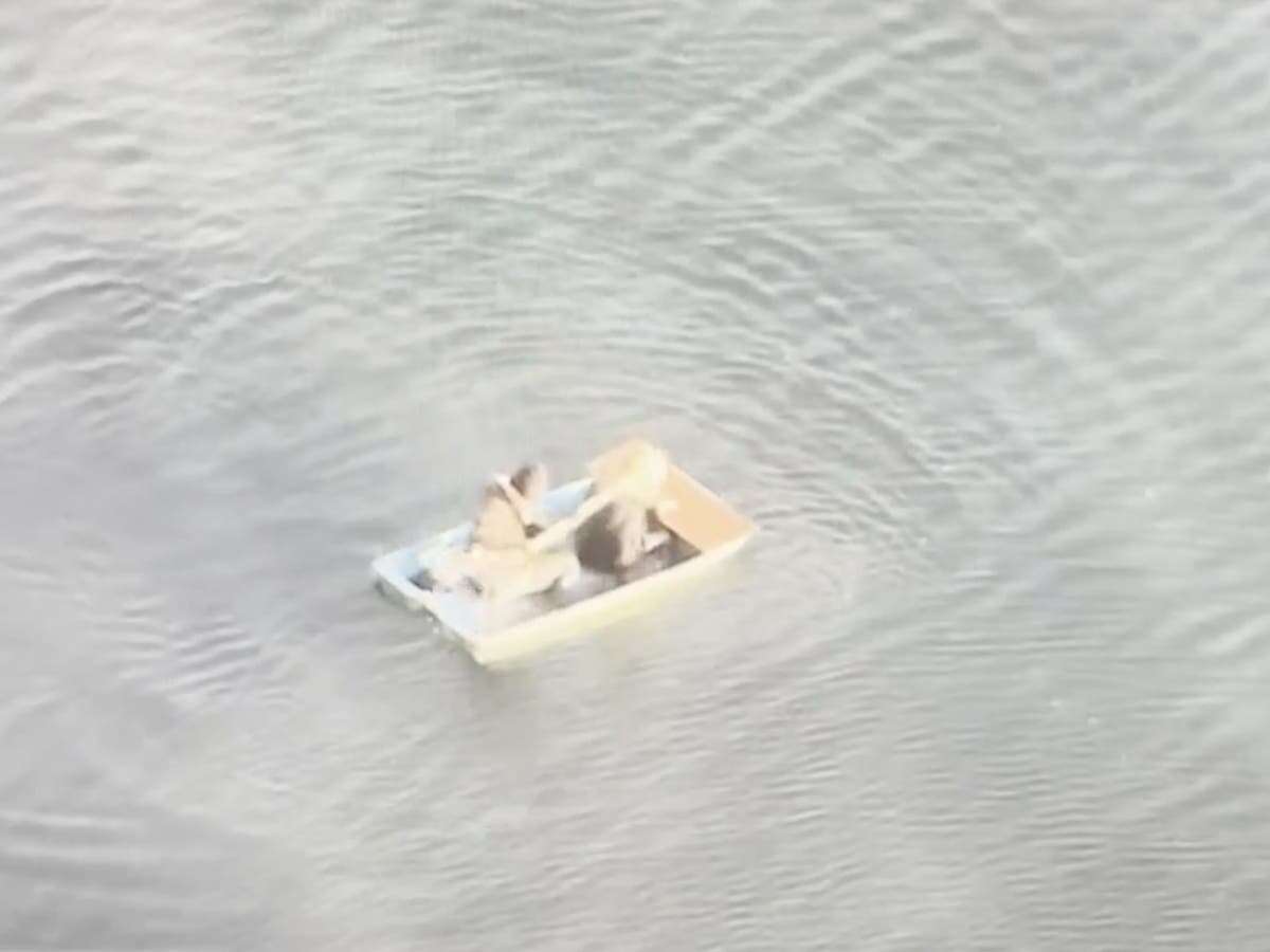 Cops arrest jewelry thieves who tried to escape in a rowboat