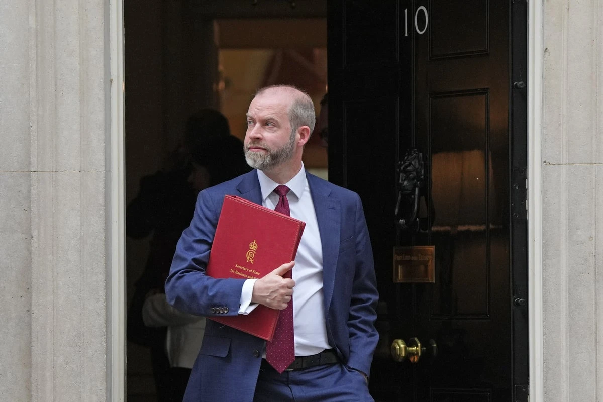Business secretary ‘faces prosecution’ if he repeats false CV claims