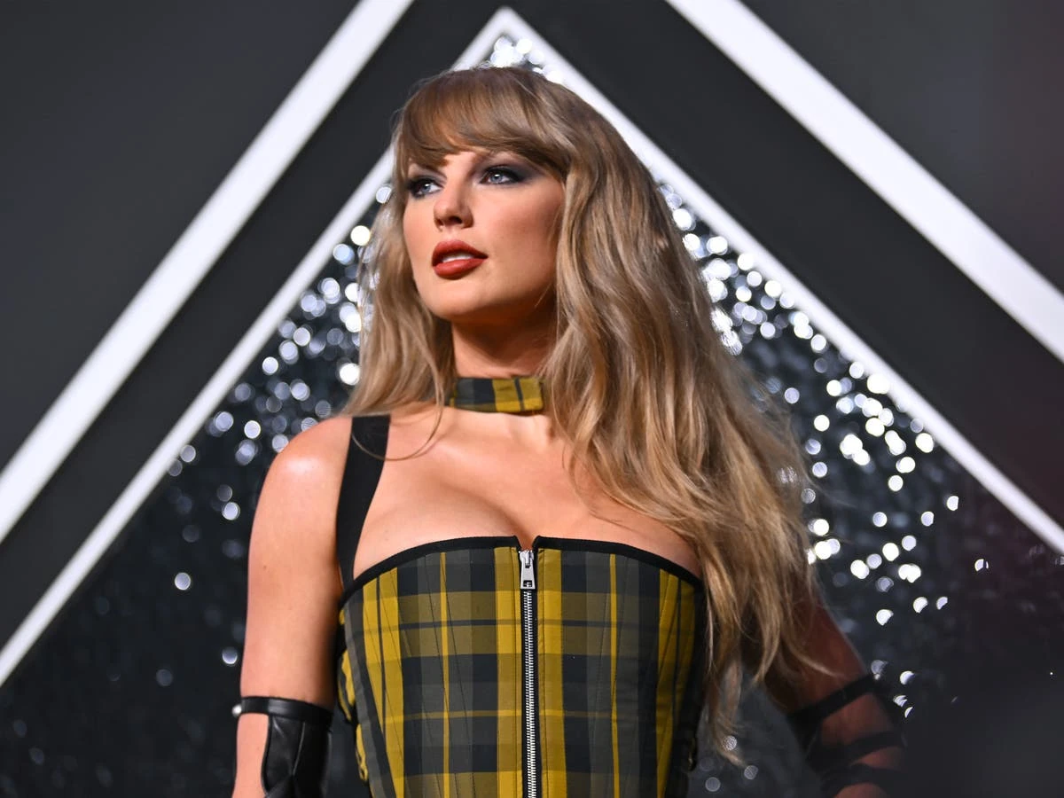 Taylor Swift drives 400,000 people to voter registration site in a day