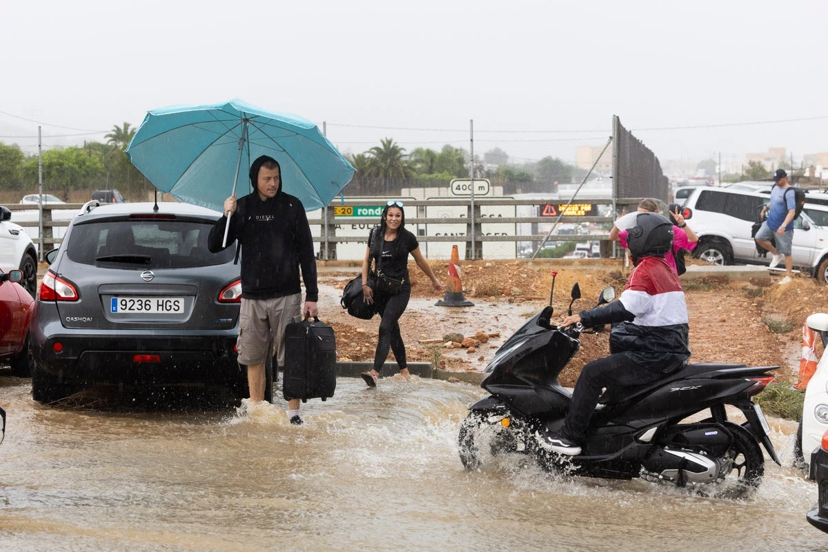 Intense flooding brings chaos to Spanish holiday islands