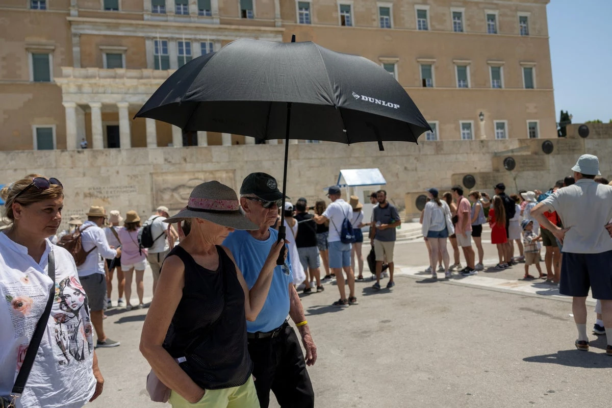 Greece tells outdoor workers to down tools amid extreme heatwave