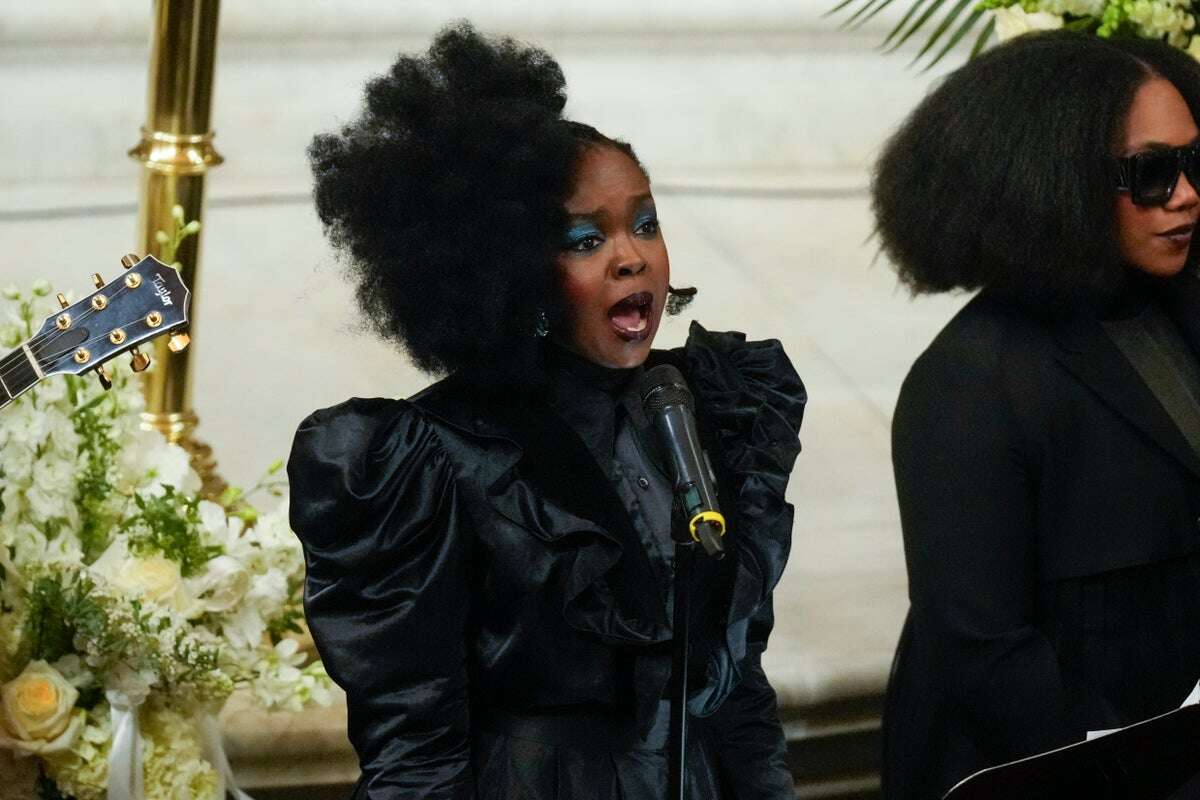 Stevie Wonder and Lauryn Hill perform at Roberta Flack memorial