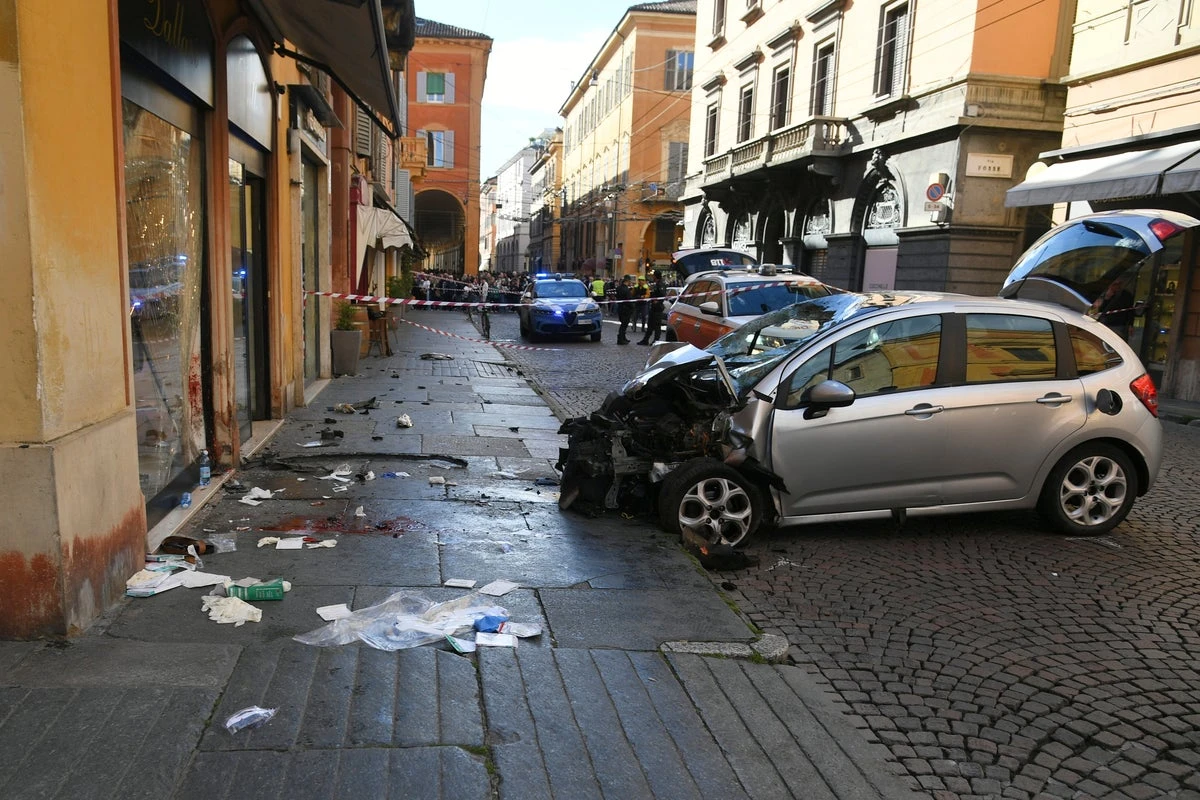 Eight injured after driver ploughs into pedestrians in Italian city