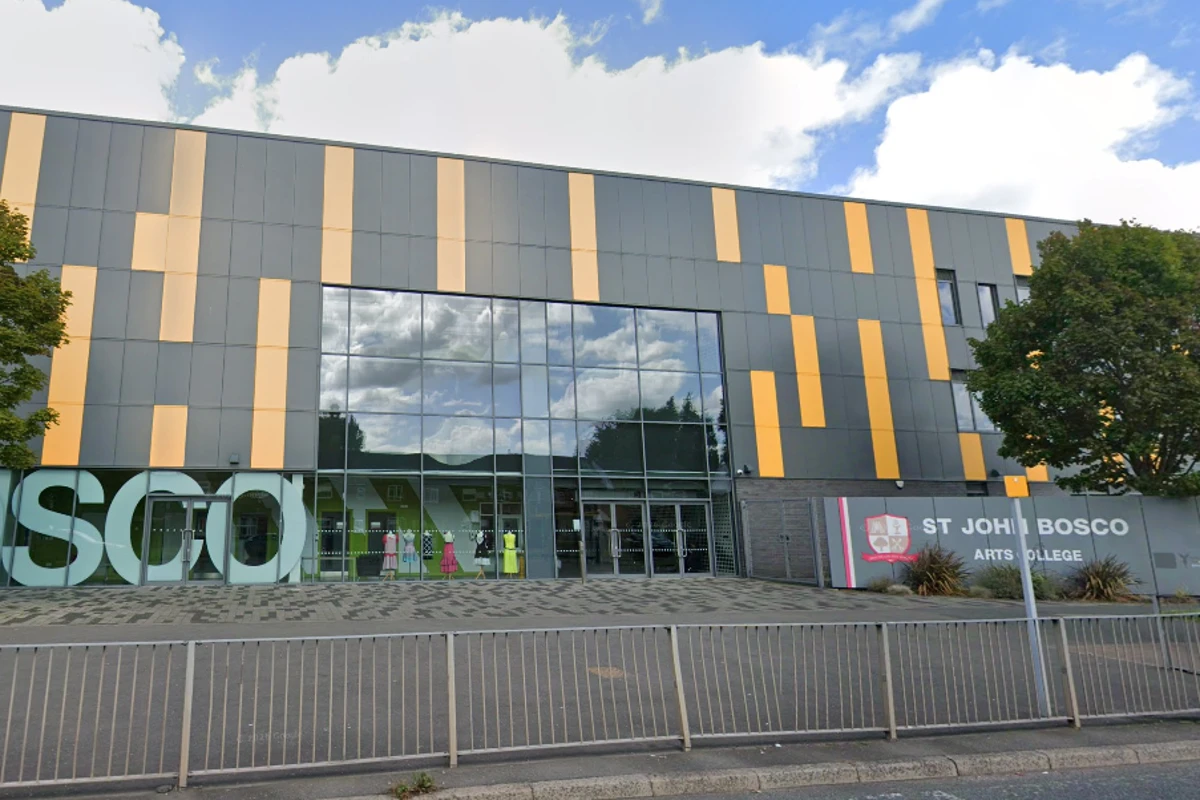 Teacher who encouraged ‘affectionate’ emails from students banned