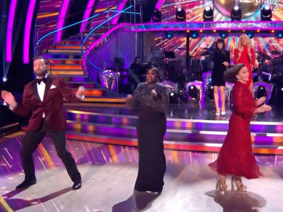 Viewers make same complaint about Strictly just minutes into show